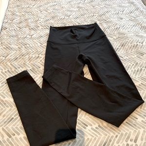LULULEMON LEGGING BNWOT SIZE 4